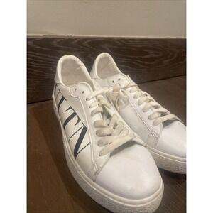 Valentino Garavani Low Top Leather Sneaker